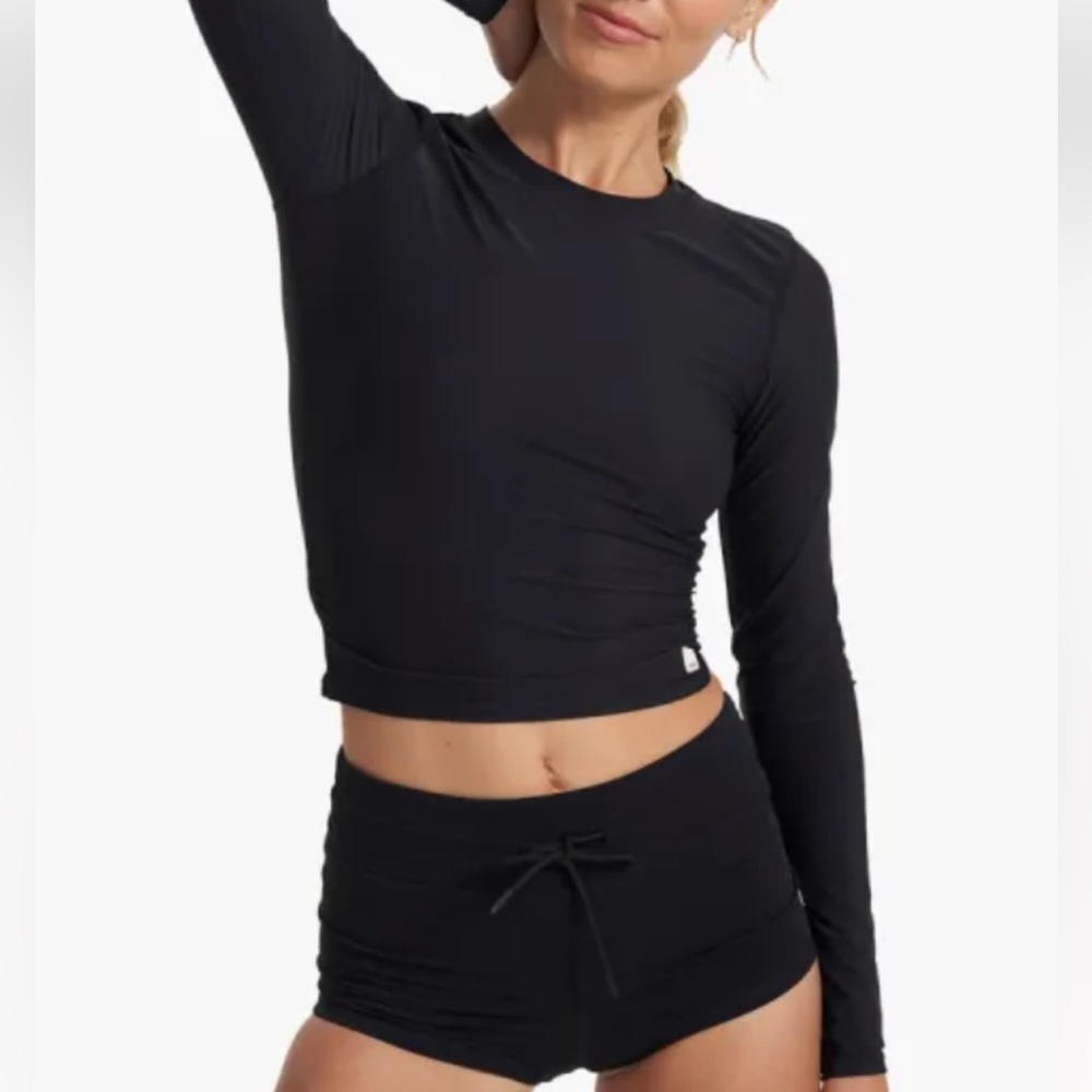 Vuori Women's Classic Black Long Sleeve Top